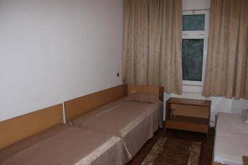 Трехместный номер с балконом в Отеле Hotel Briz 3 - Free Parking
